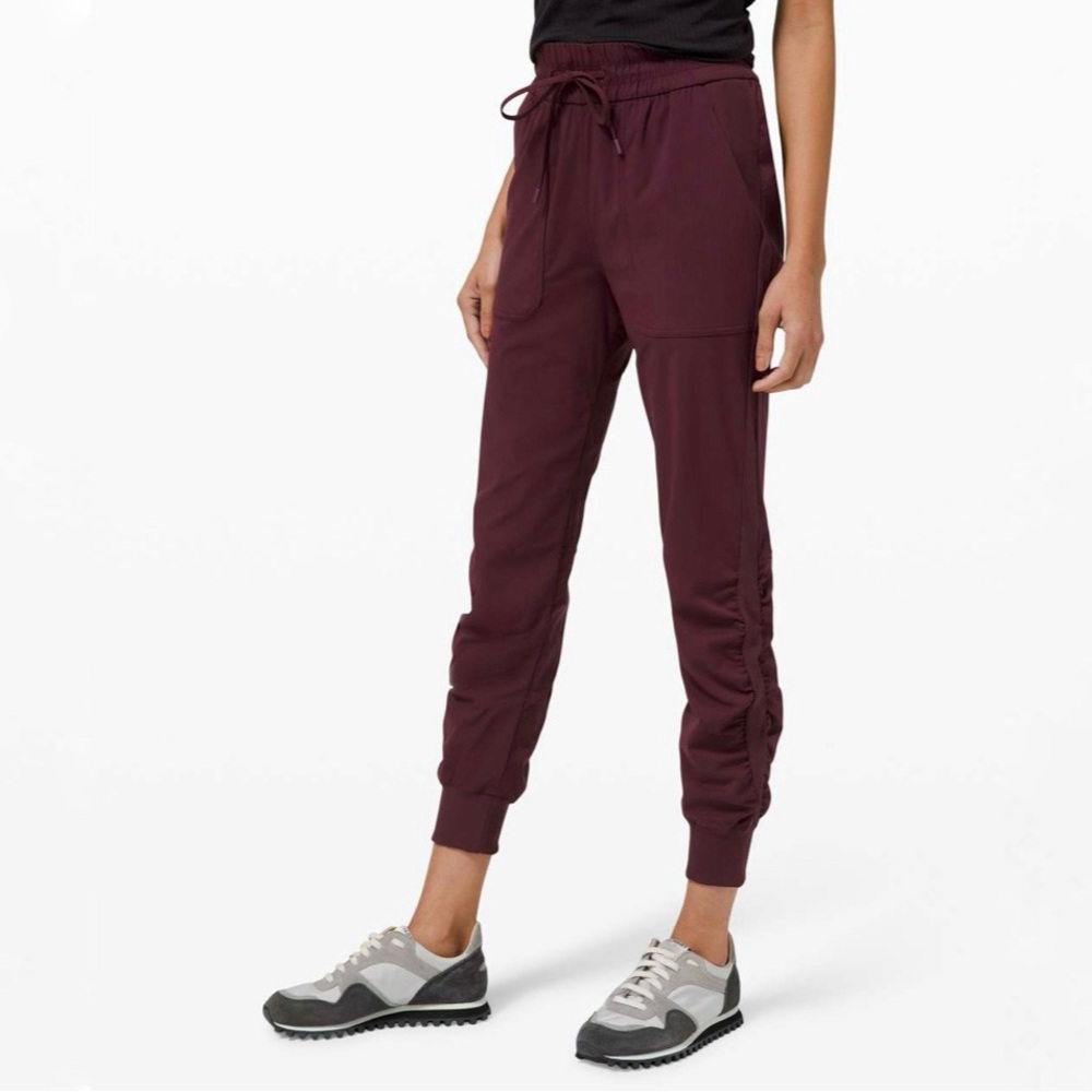 Lululemon Beyond The Studio 7/8 Jogger‎ in Cassis